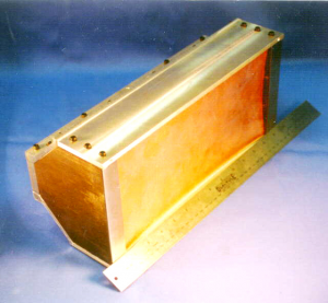 The Linear EFP consists of a shallow copper liner in a boat-tailed box casing, which contains the explosive charge.
